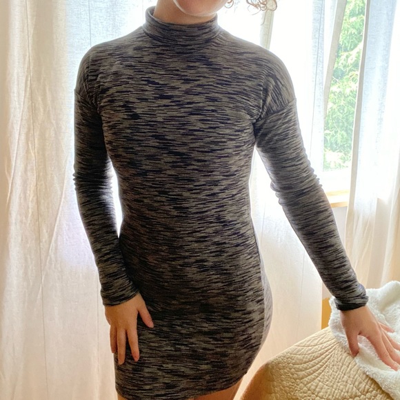⭐️SOLD⭐️Long Sleeve Turtle Neck Dress - Picture 1 of 3